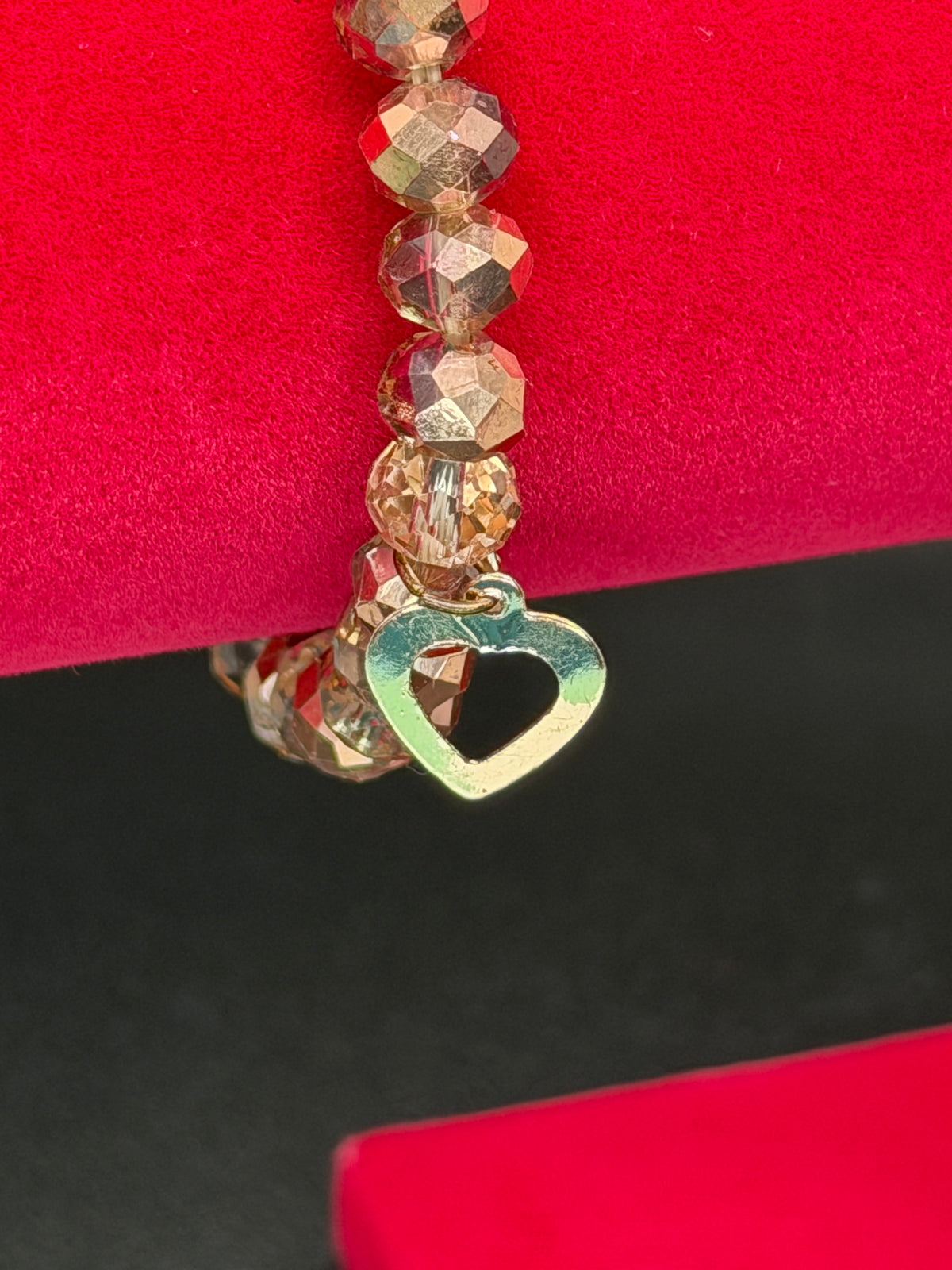 Vintage Gold Tone Faceted Bead Stretch Bracelet w/ Heart Charm