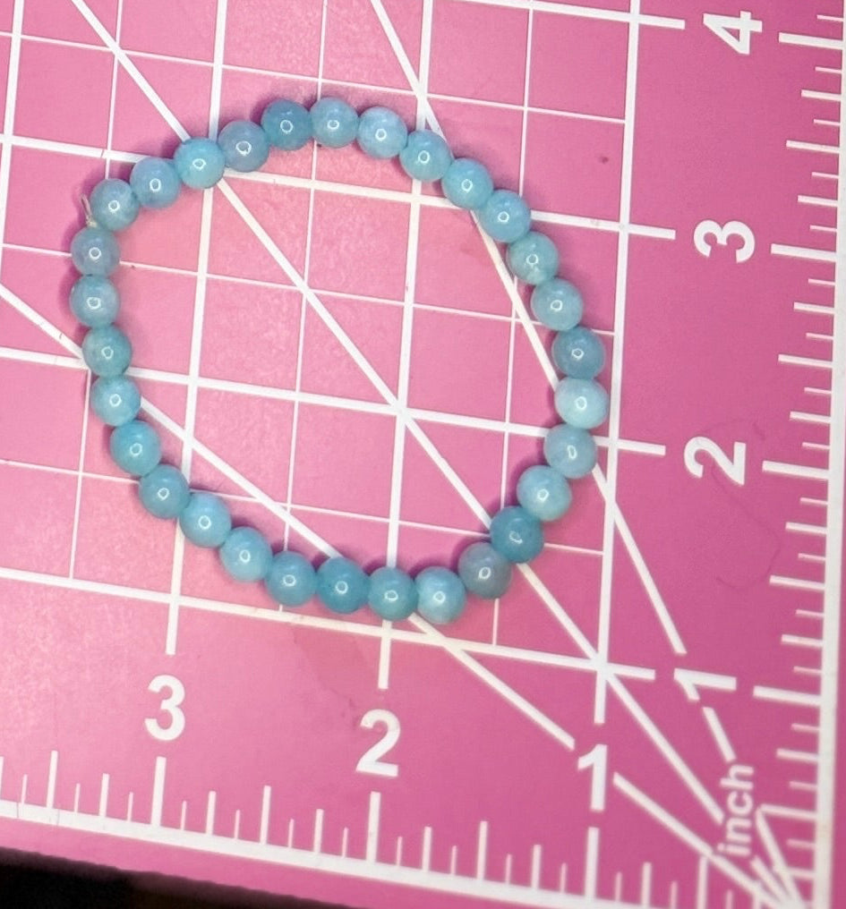 Contemporary Single Strand Natural Aquamarine Bead Stretch Bracelet