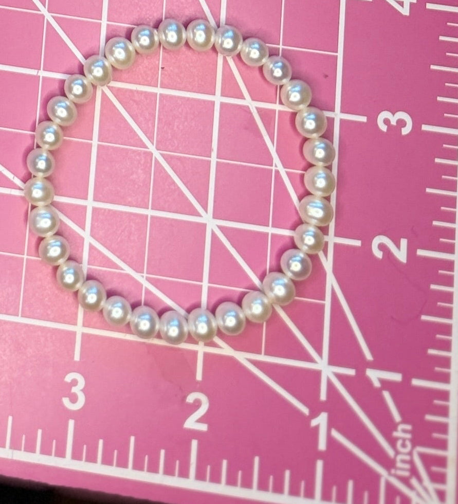Vintage Classic Single Strand Cultured Pearl Stretch Bracelet