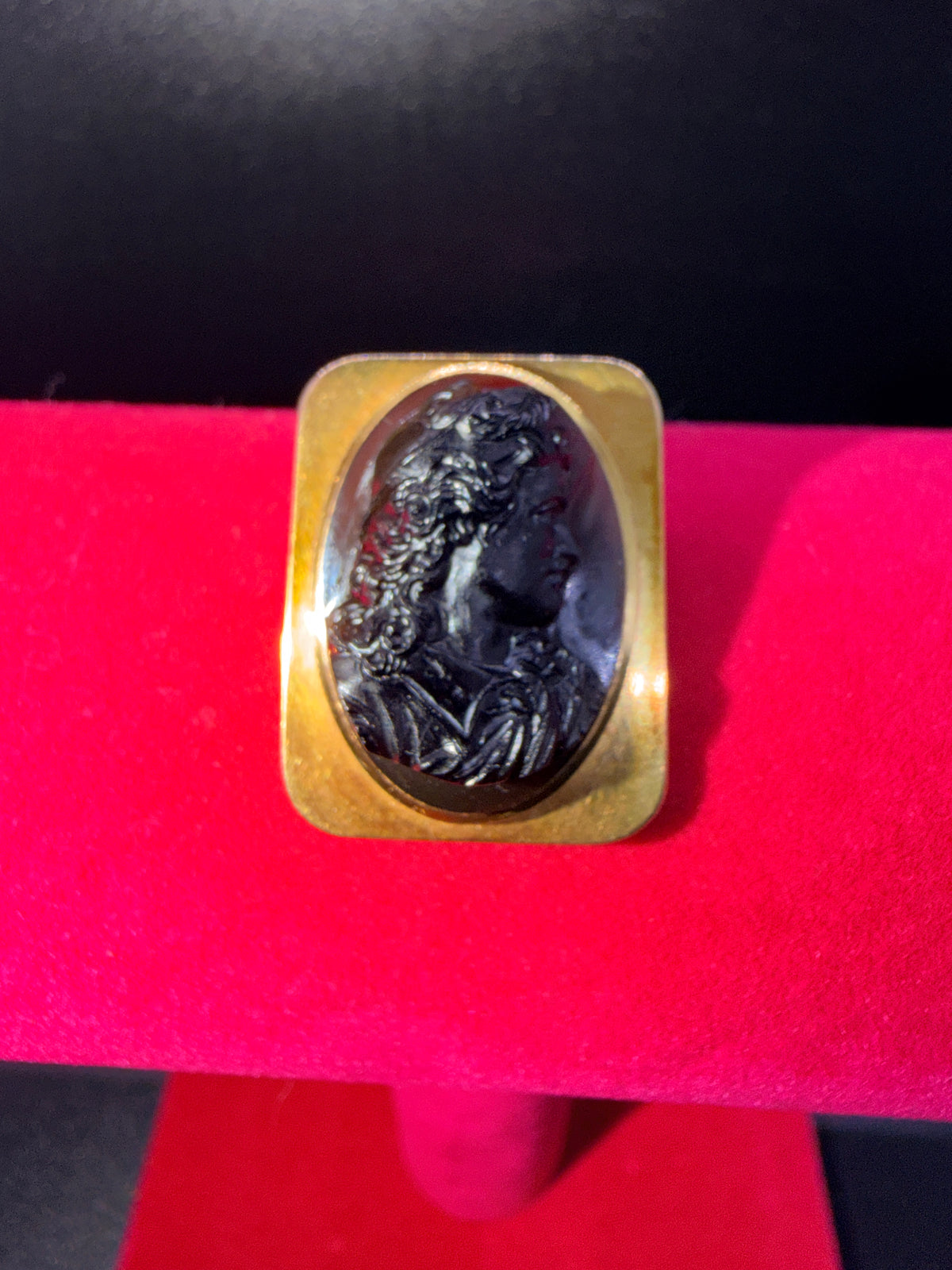 Victorian Era Black Glass Cameo Brooch in Gold Tone Setting